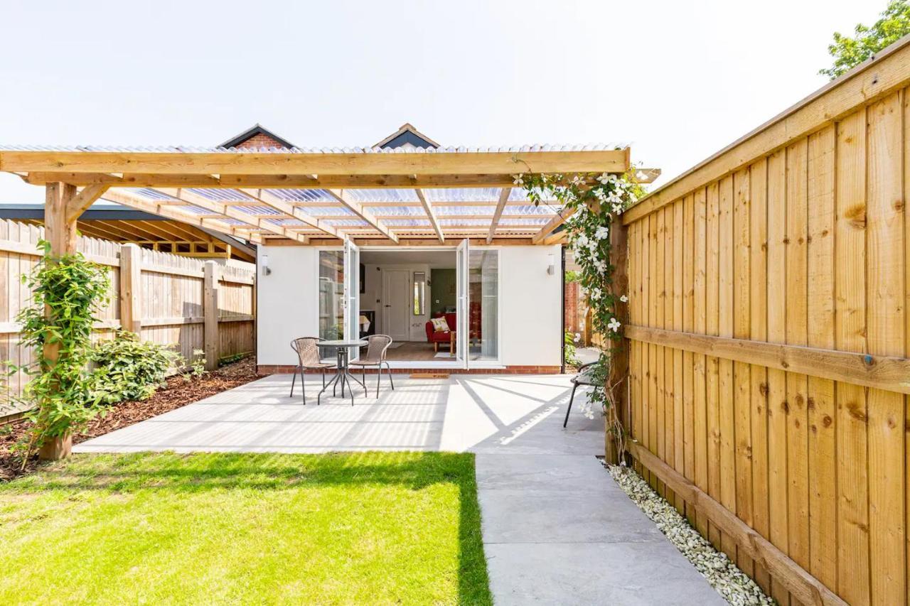 Charming Chester Studio With Private Garden & Free Parking 外观 照片
