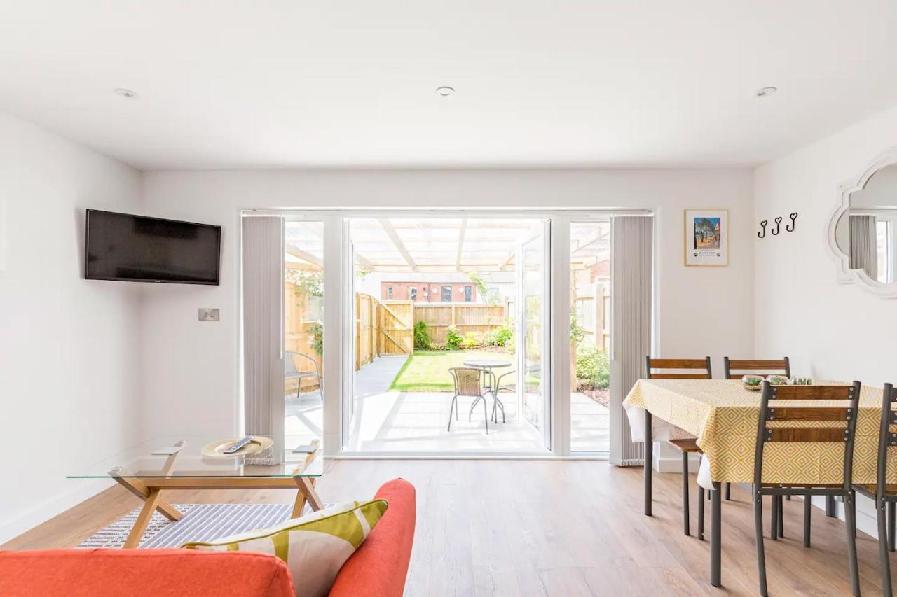 Charming Chester Studio With Private Garden & Free Parking 外观 照片