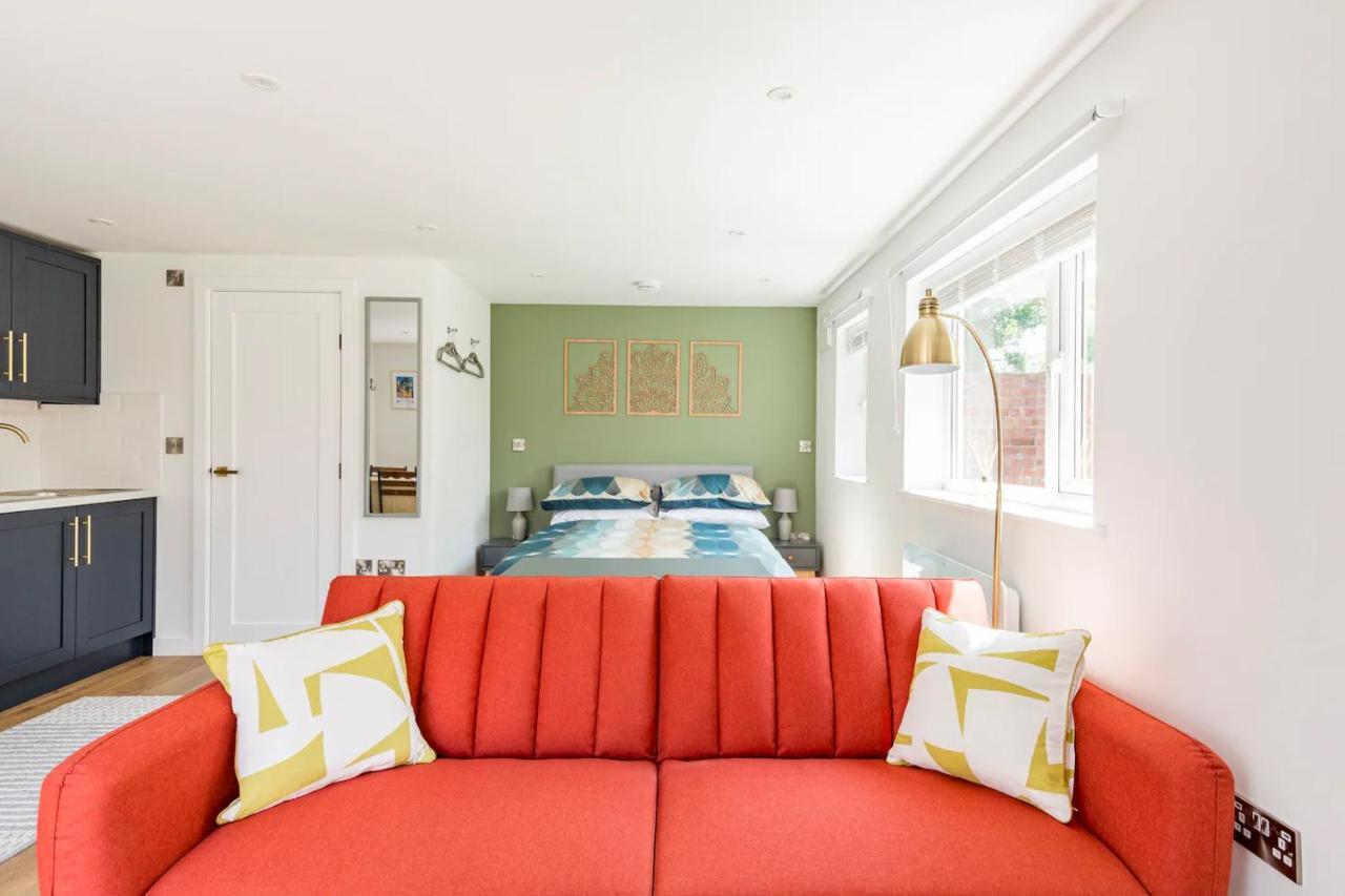 Charming Chester Studio With Private Garden & Free Parking 外观 照片